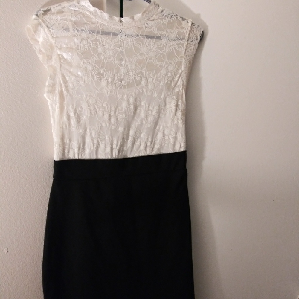 Dress: - Picture 4 of 4